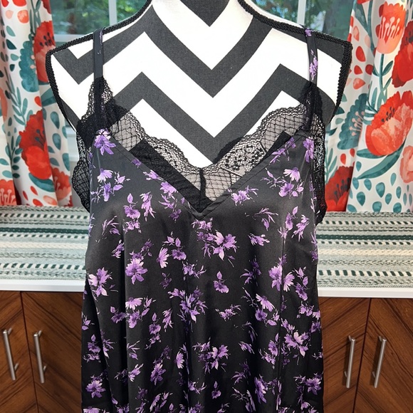 Torrid Floral Satin Lace Trim Cami Size 00 - Picture 5 of 11